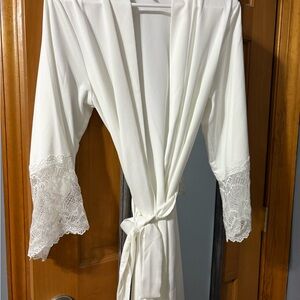 Flora Nikrooz White Lace Sleeve Robe